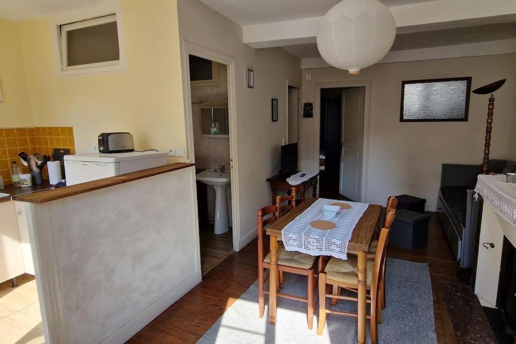 Appartement Dans Maison De Ville - 4 Personnes Oloron-Sainte-Marie Kültér fotó